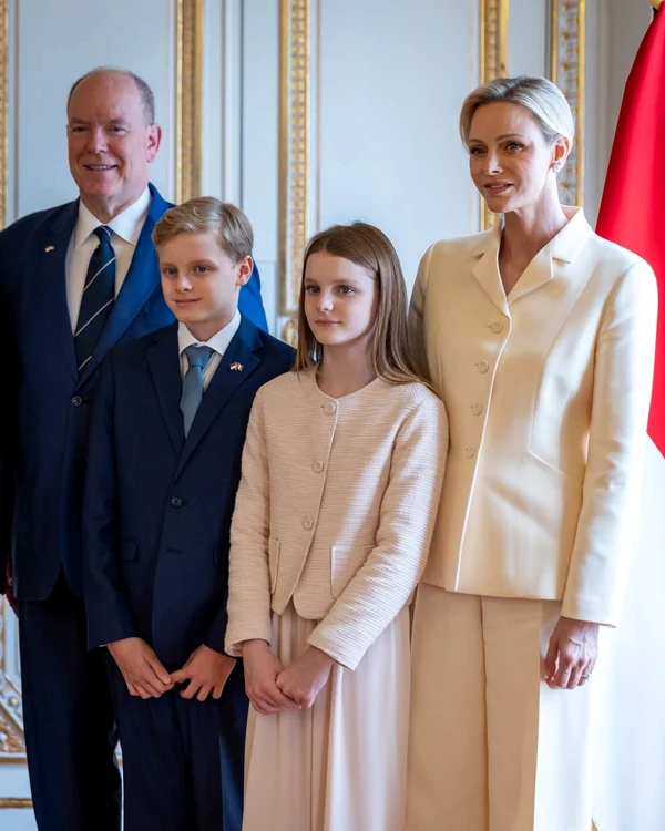 Prințesa Charlene de Monaco Albert Jacques și Gabriella Facebook jpg