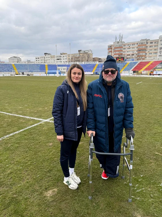 Antrenorul, alături de Loredana Juncănariu, fostă jucătoare la Venus, acum arbitră internațională