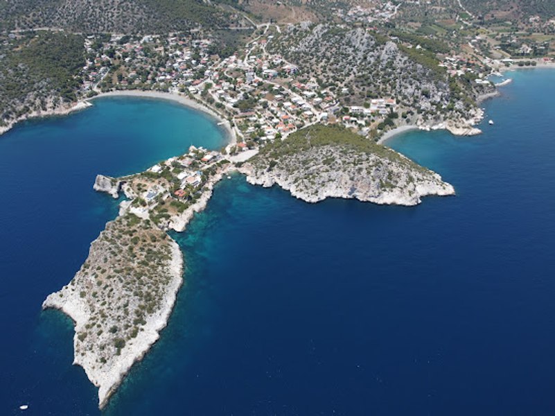 Români prinși spionând în Grecia. Aveau fotografii cu cea mai importantă bază navală elenă