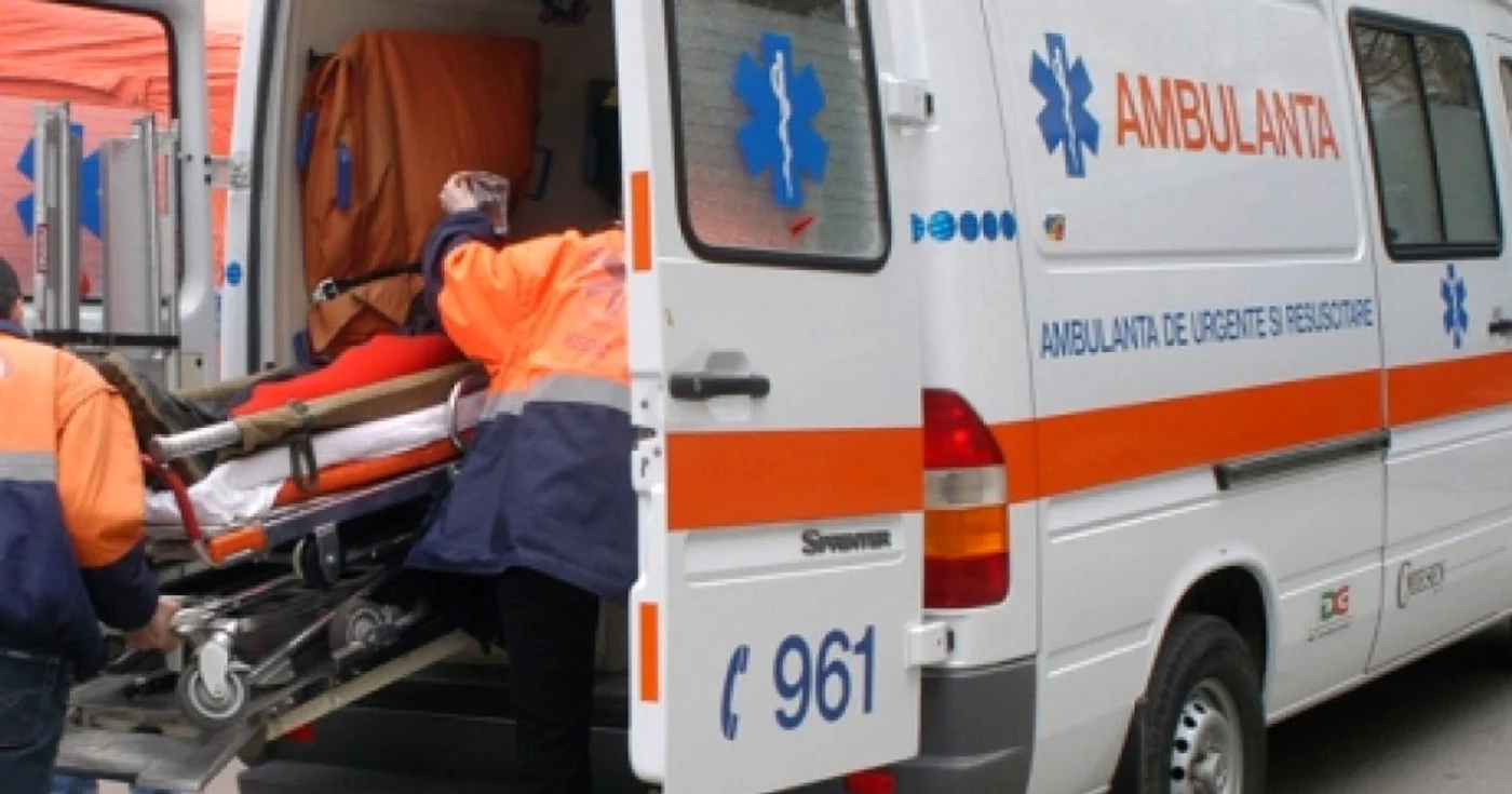 ELevele au făcut atacat de panică după ce cineva a foslosit un spray paralizant în baie