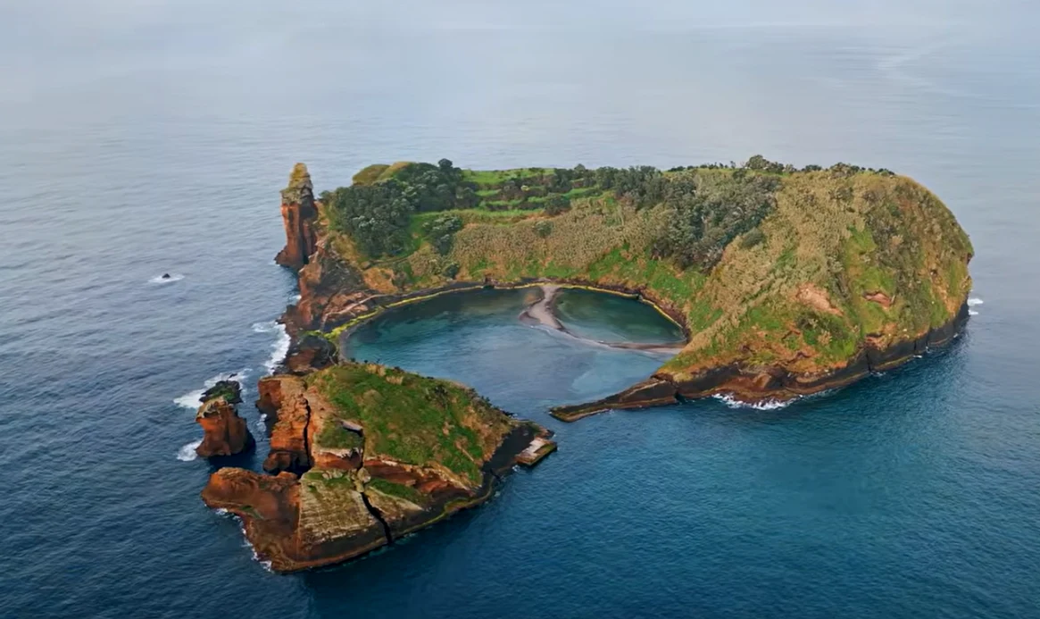 Insula supranumită „Hawaii-ul Europei” a pierdut peste 100.000 de turiști 
