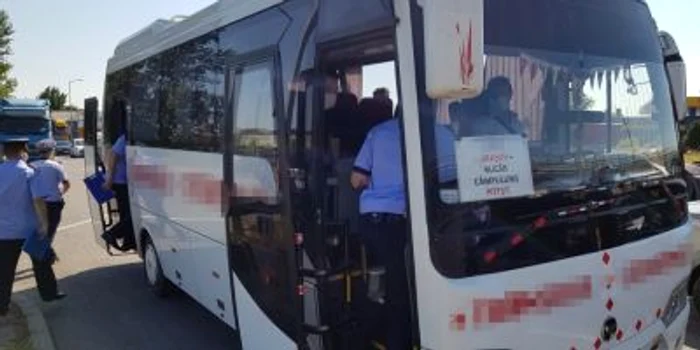Prima zi în care masca e obligatorie şi în aer liber în Argeş a venit cu dileme.