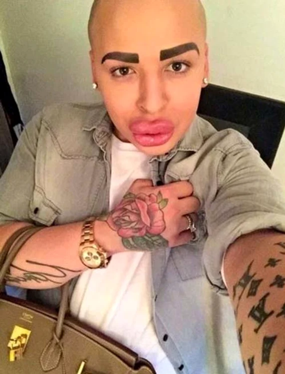 Oamenii îl critică pentru aspectul fizic 