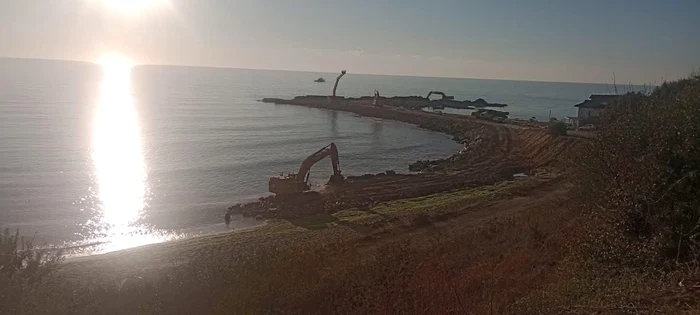 Se fac lucrări pe plaja din Mangalia Foto: Facebook 