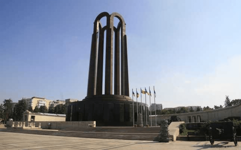 Acţiune de omagiere a sacrificiul militarilor români căzuţi la datorie, miercuri, în Parcul Carol