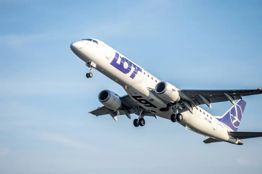 „O anomalie”. Un avion a zburat de la Oradea la Varșovia cu doar doi pasageri, dar cu echipajul complet