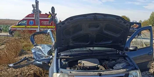 accident masina lovita de tren FOTO ISU Dambovita