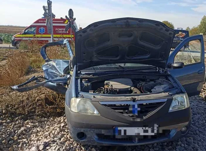 Șoferul autoturismului a murit FOTO ISU Dâmbovița