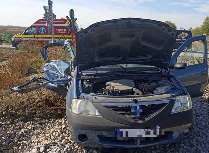 Șoferul autoturismului a murit FOTO ISU Dâmbovița