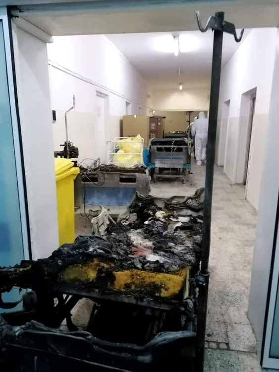 Flăcările au făcut ravagii la Spitalul Judeţean din Piatra Neamţ