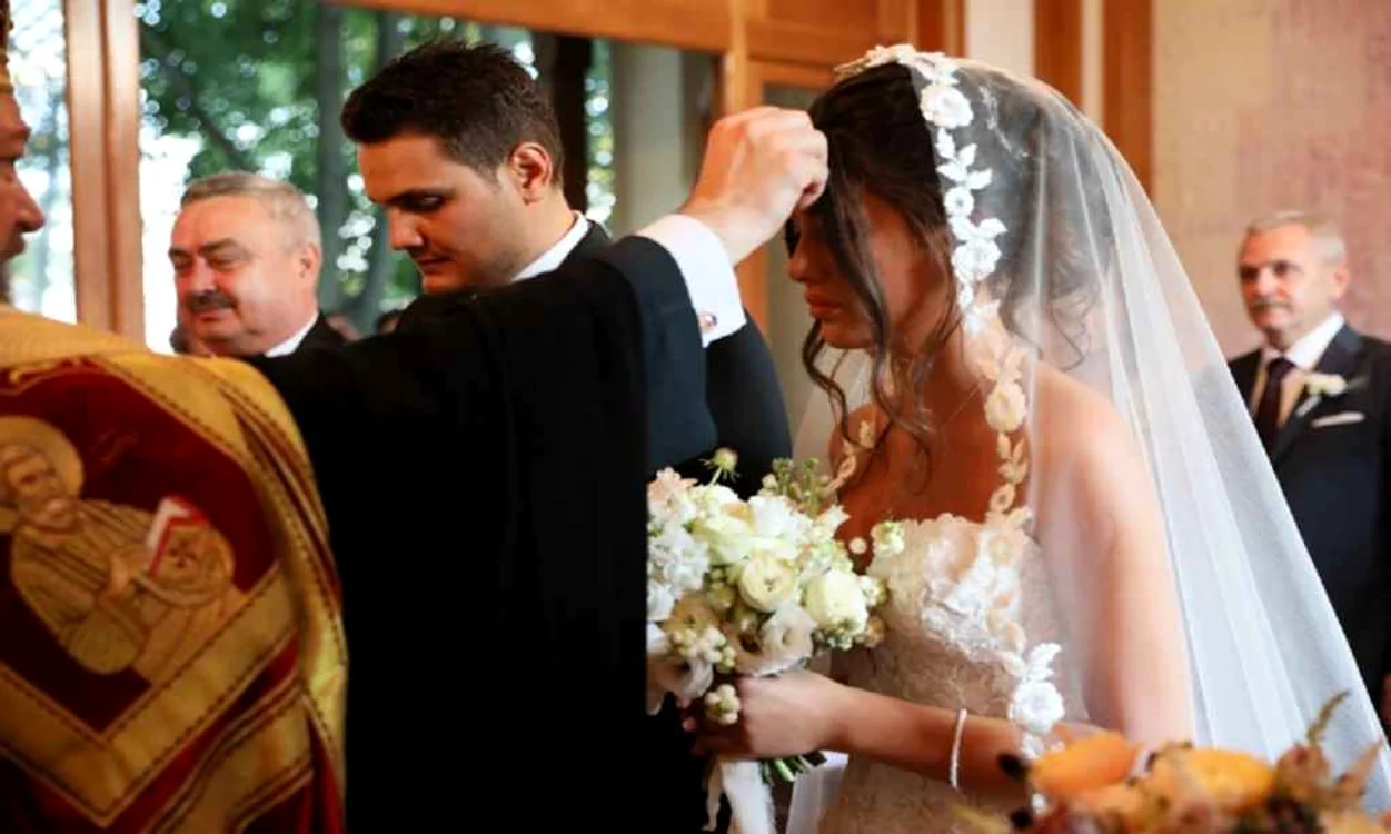 Valentin și Gina s-au cununat religios la capela Palatului SnagovFotografii: Bogdan Ionescu/stiripesurse.ro