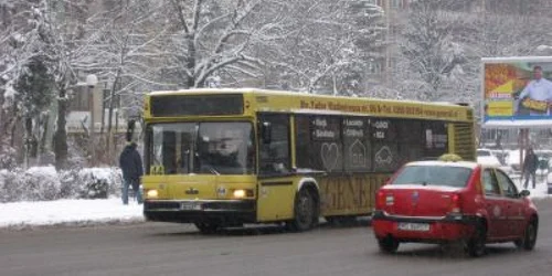 Autobuz în zăpadă