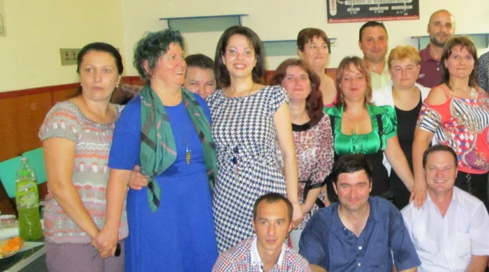 Mariana Chiriţă (centrul imaginii, lângă profesoara în bleu) este acum mândria Liceului Saligny