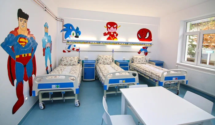 Secția de Pediatrie are saloane colorate cu personaje din desene animate FOTO: CJ Galați