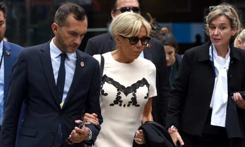Brigitte Macron leaving her Hotel    NYC jpeg