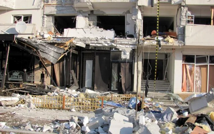 Așa arată blocul din Călăraşi, distrus de explozie (foto: Ionela Stănilă)