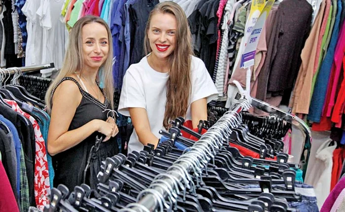 
    Ani Creţu a fost ajutată să-şi găsească ţinute de designerul Alexandra CalafeteanuFoto: Sever Gheorghe  