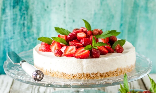 Cheesecake cu fructe  Sursa foto shutterstock 746204539 jpg