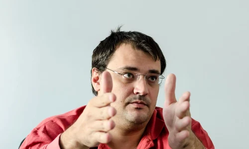 O carte altfel  Banală ca un talk show jpeg