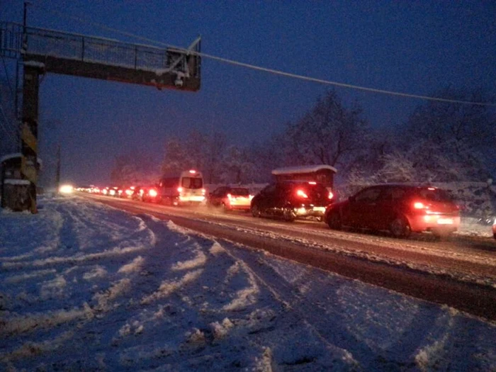 Coloană de maşini pe drumul dintre staţiunile montane şi Capitală      FOTO Adevărul