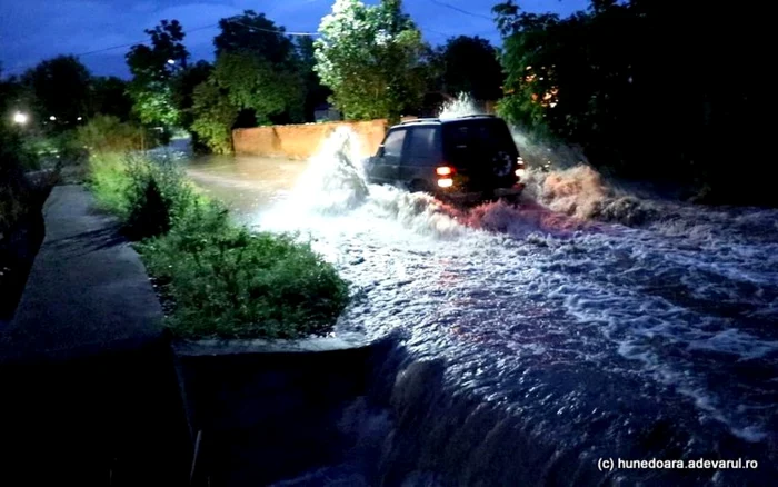 Druml Judeţean 668 A rupt de apele Luncaniului. ADEVĂRUL.