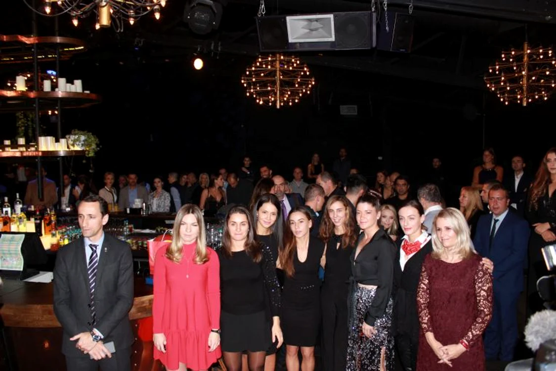 Simona Halep alături de coechipierele sale din Fed Cup