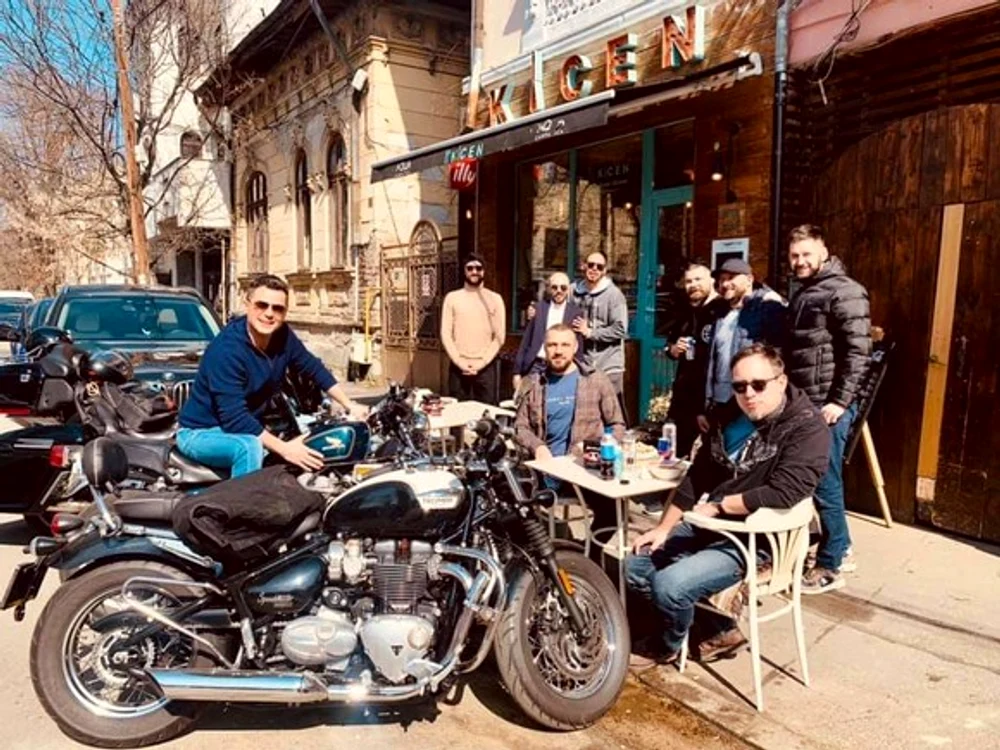 
    Cove și gașca lui de motoriștifoto: Facebook  