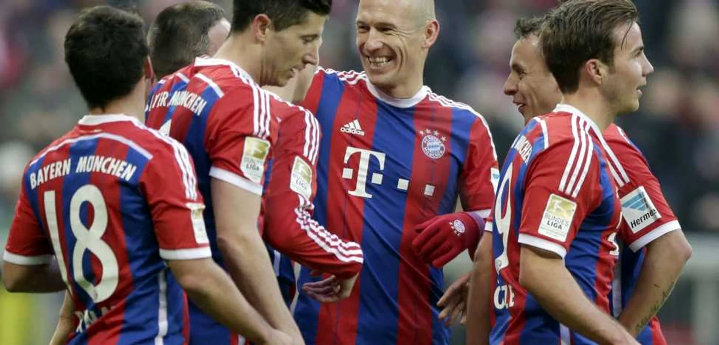 Arjen Robben (centru)