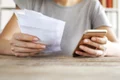 Telefon - factura FOTO Shutterstock 