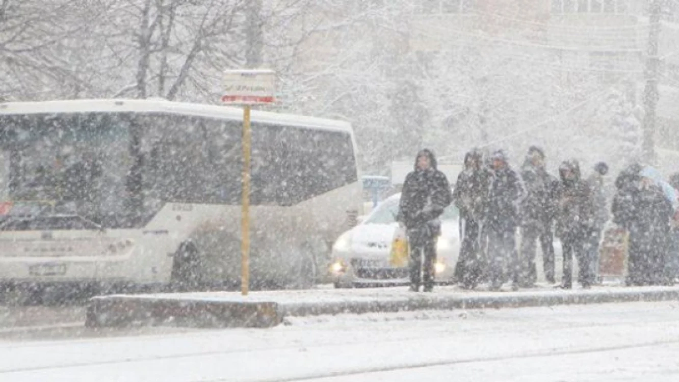 
    Meteorologii au emis o informare de vreme rea, valabilă duminică în toată ţara  