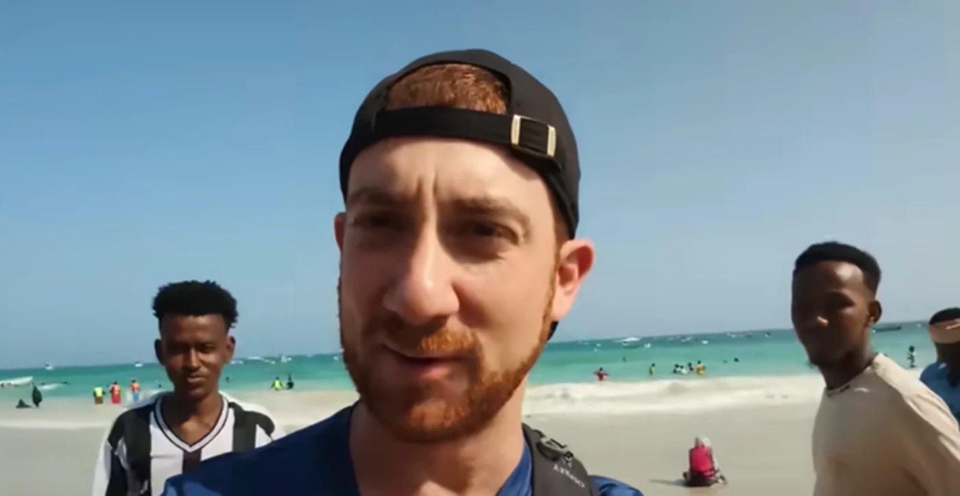 Drew Binsky în Mogadishu / captură: YouTube