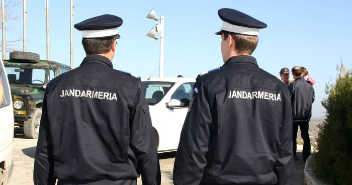Jandarmii i-au amendat pe huliganii din Măcin