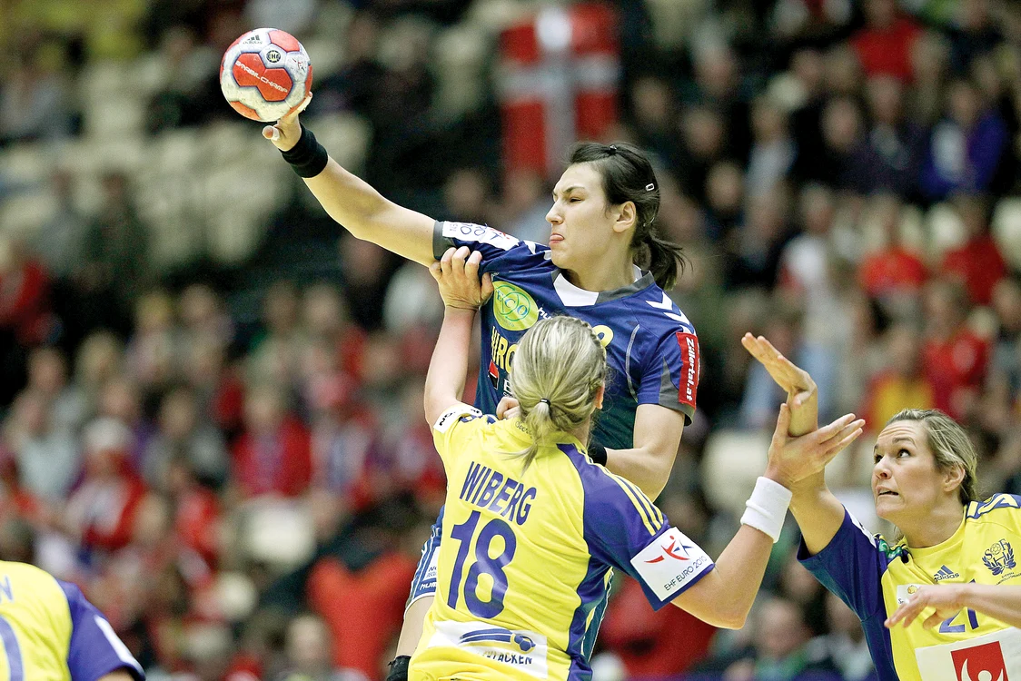 
    Cristina Neagu  este considerată cea  mai valoroasă  jucătoare din lumefoto: AP   