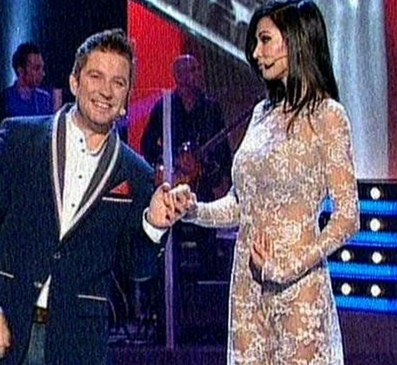 
    Pavel Bartoş a admirat silueta  Nicoletei Luciu prin rochia ei  complet transparentă  