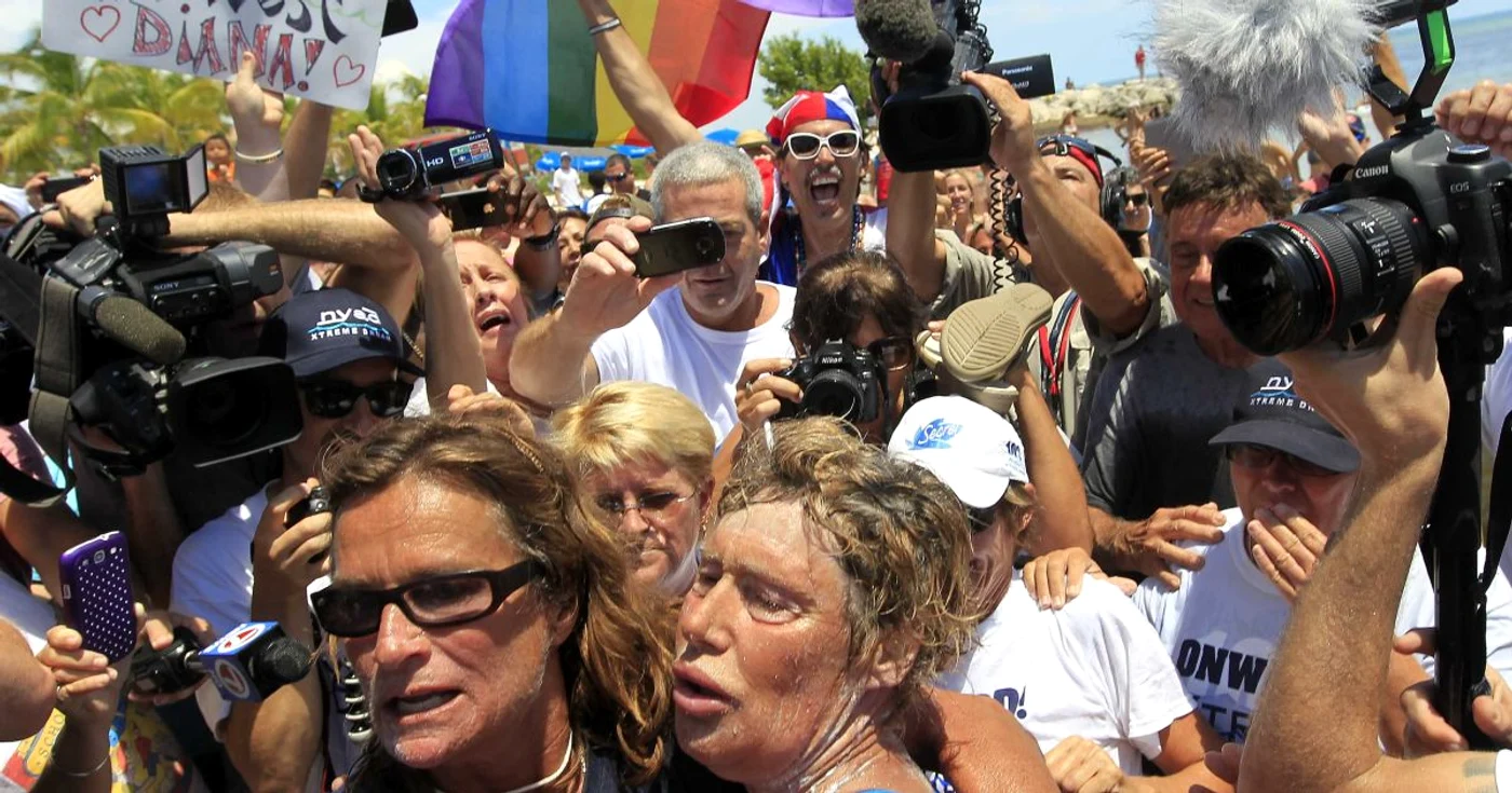 Diana Nyad iese epuizată, dar fericită, din apă FOTO Reuters