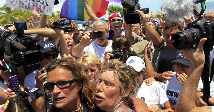 Diana Nyad iese epuizată, dar fericită, din apă FOTO Reuters