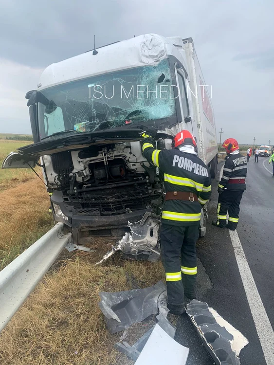 Autoterenurile au intrat în coliziune. FOTO ISU Mehedinți