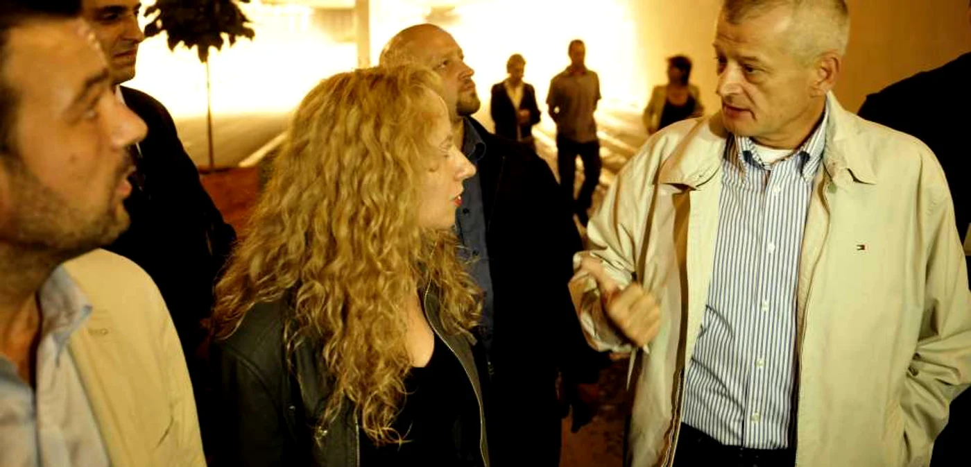 Alina Roman, directorul Administraţiei Străzilor (stânga), şi primarul Sorin Oprescu au participat la inaugurarea Pasajului Unirii după ce a fost renovat în 2009. FOTO Mediafax