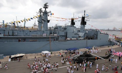 Spectacole grandioase de Ziua marinei în mai multe oraşe jpeg