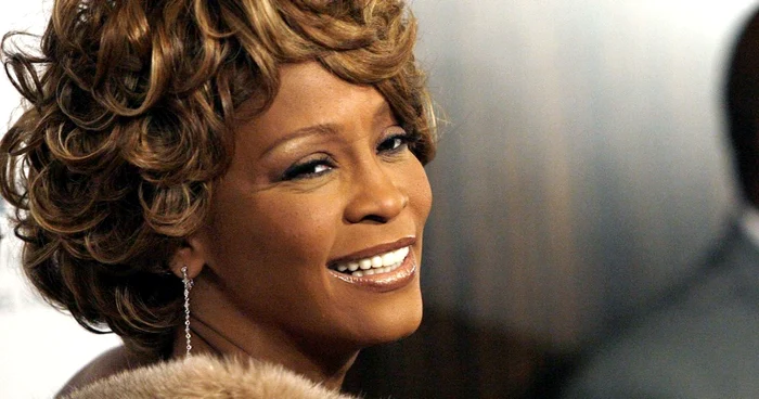 Whitney Houston a fost descoperită moartă în camera ei de hotel