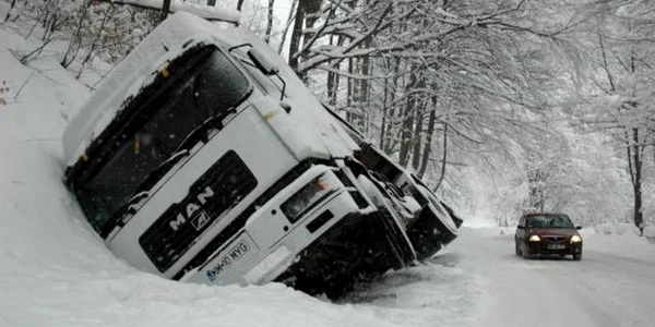 Autotrenul a derapat din cauza vitezei