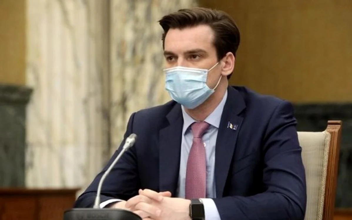 
    Viorel Jinga, rectorul Universității de Medicină și Farmacie Carol Davila, s-a declarat impresionat de numărul mare de bucureșteni care au dorit să se imunizeze anti Covid  