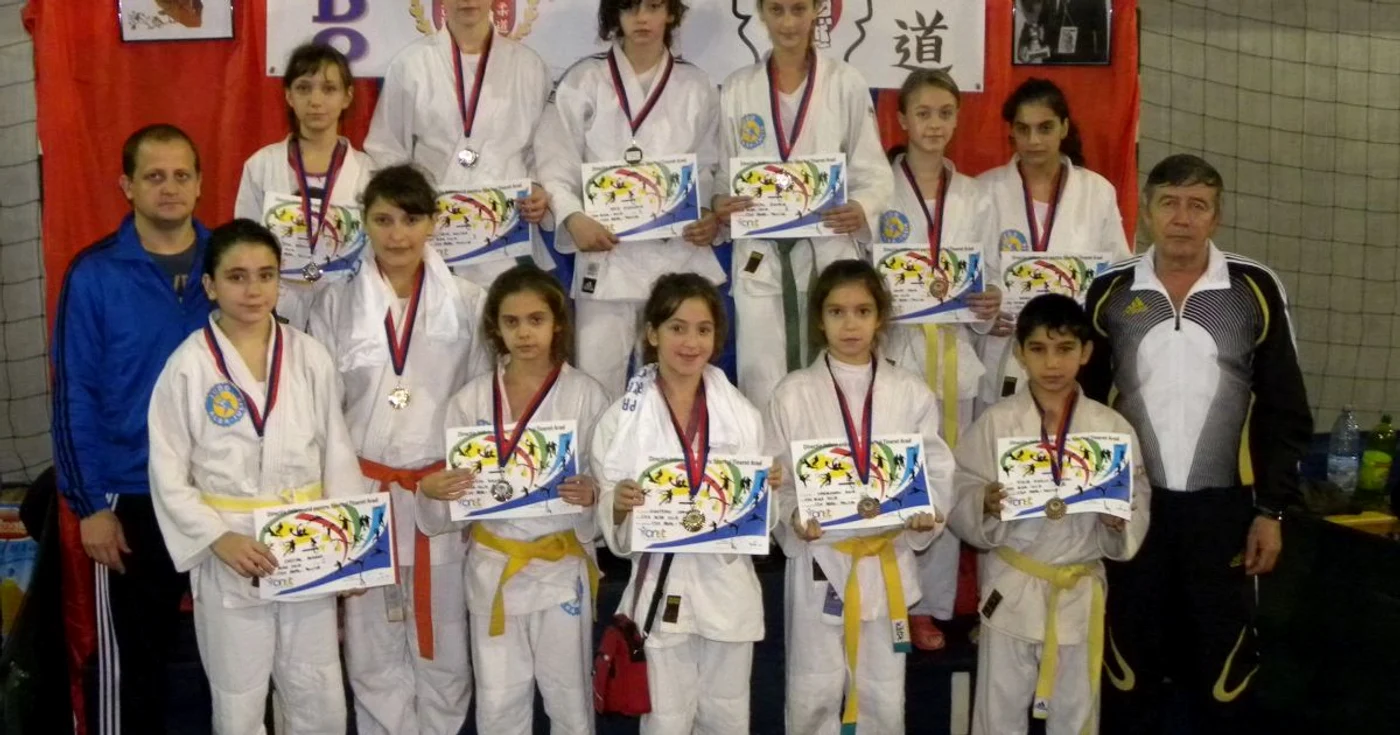 Sportivii de la CS Unirea s-au întors cu 12 medalii 