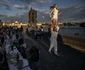 Cehii au luat masa pe Podul Charles din Praga FOTO Guliver Gettyimages / Gabriel Kuchta