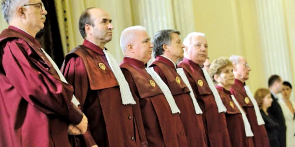 Magistraţii au dat câștig de cauză Guvernului
