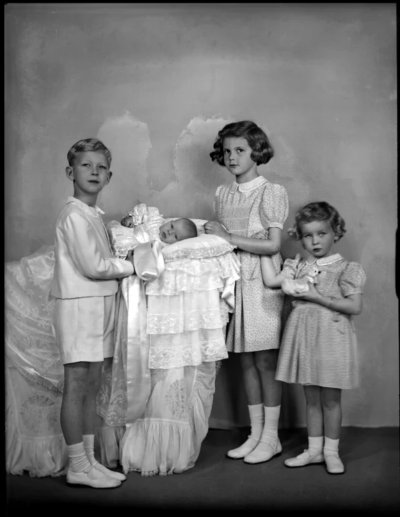 Cei 4 copii ai Regelui Umberto: Vittorio Emanuele, mezina Beatrice, Maria Pia și Maria Gabriella