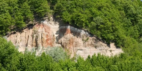 Piramidele spectaculoase înalte de 80 de metri de la Goranu - Râmnicu Vâlcea Foto cartitaplimbareata ro
