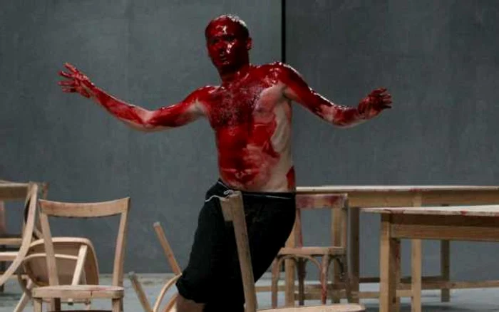 Sorin Leoveanu, în ''Măsură pentru măsură", spectacolul jucat în încheierea Festivalului Naţional de Teatru foto: fnt.ro