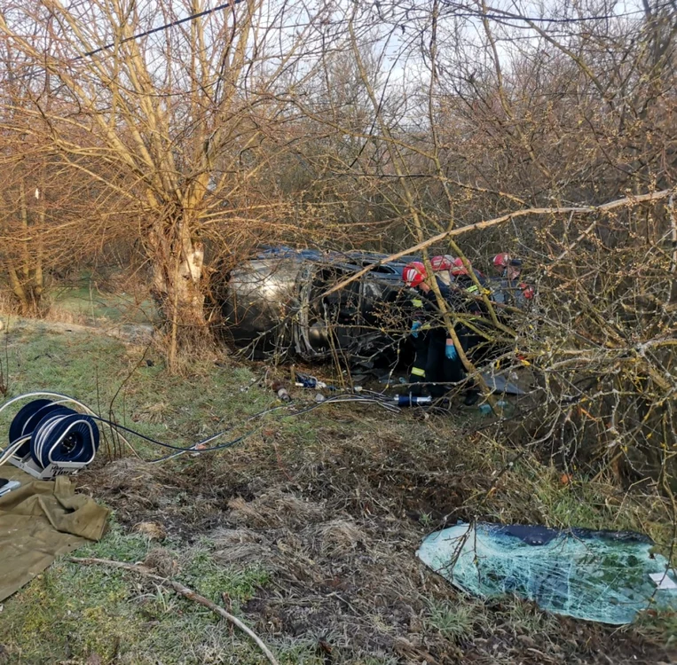 Accident mortal în Măciuca - Vâlcea în urma căruia două persoane şi-au pierdut viaţa; Foto Adevărul - credit ISU Vâlcea