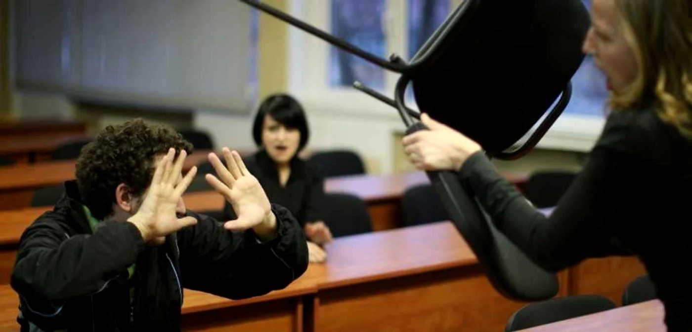 Din numărul total de fapte penale comise în şcoli, aproximativ 70 au fost loviri şi alte violenţe   FOTO: Adevărul